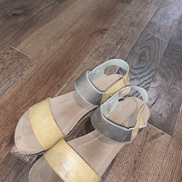 PIERRE DUMAS WEDGES - Picture 4 of 5